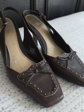 Merona Brown Leather Slingback Heels with Bow & Stud Detail Size 9.5
